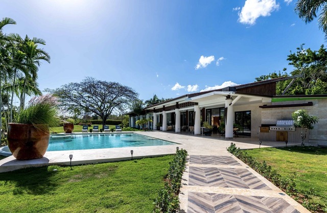 Beautiful & Comfortable 5Bdr Villa CDC/Pool, BBQ