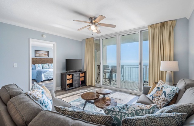 *Beautiful condo! * Great amenities!