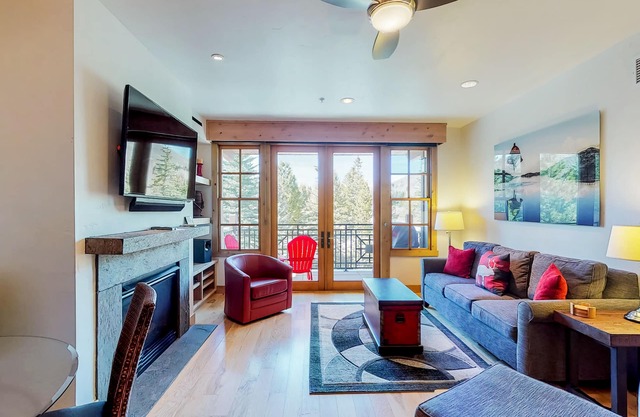 Beautiful condo close to skiing & Pet-Friendly!