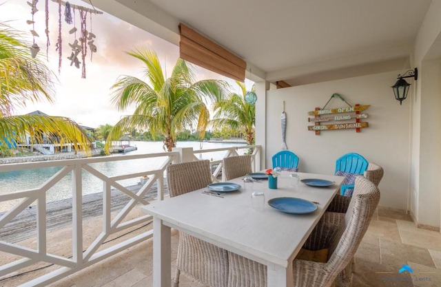 Beautiful condo/water view