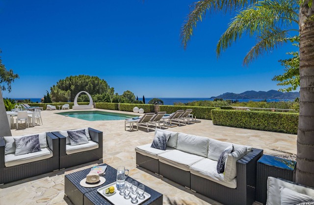 Beautiful contemporary villa, with splendid panoramic sea view
