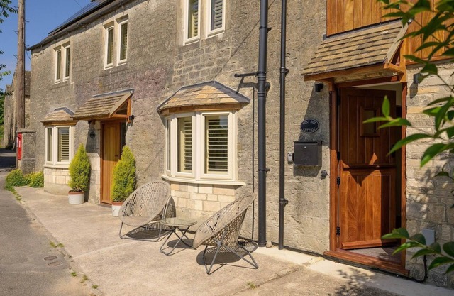 Beautiful Cottage in Idyllic Cotswolds Village