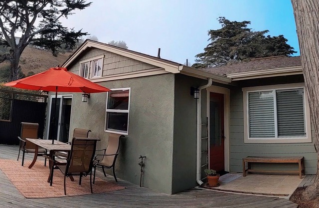 Beautiful Cottage in the quiet hills of Cayucos-minutes from the beach!