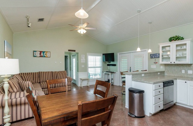 Beautiful Cottage w/ King Bed, Allocated Parking, Pool & Private Patio!