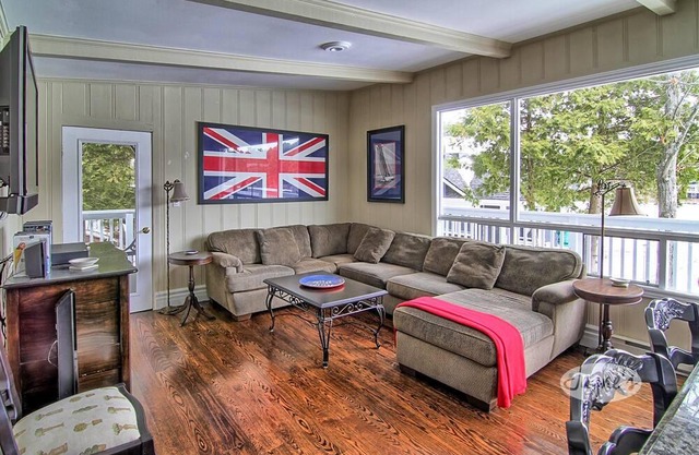 Beautiful Cottage - Walker's Point Lake Muskoka! All Day Sun! AC!