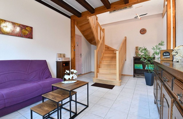 Beautiful Country Home with Terrace, Close to Amenities & Highways, Sleeps 5 + Baby