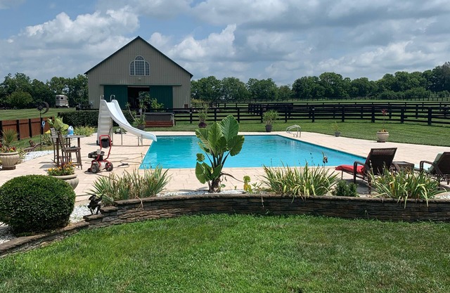 Beautiful country house with pool 10 minutes from Lexington