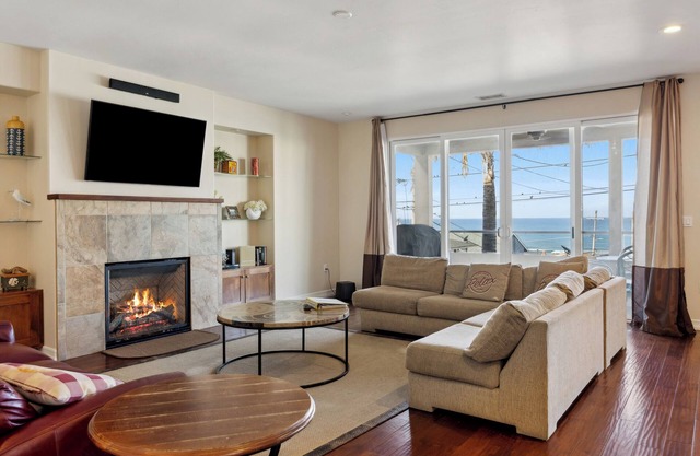 Beautiful Custom home, great ocean views! Pets Allowed!
