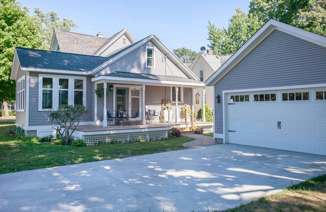 Beautiful Downtown Holland Home next to Kollen Park and Lake Macatawa