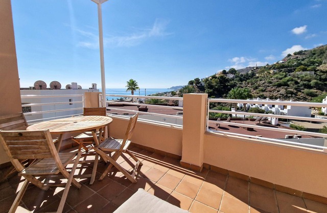 Beautiful apartment with stunning sea views. Southfacing!