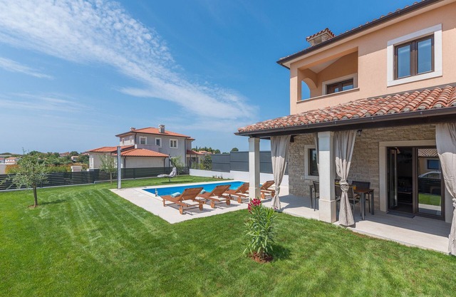 Beautiful family house Danica with private pool