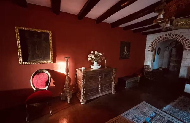 Beautiful Family room with direct access to the main garden