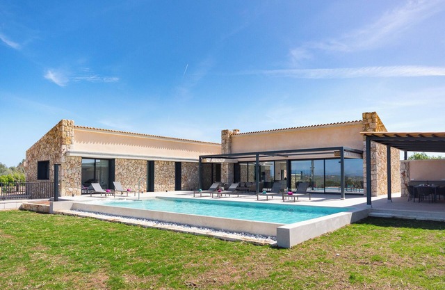 Beautiful Finca "Son Quillot 1" with swimming pool and garden