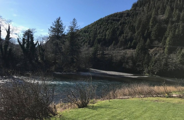 Beautiful Fishing, Hunting, Horse riding Lodge right off the Wilson in Tillamook