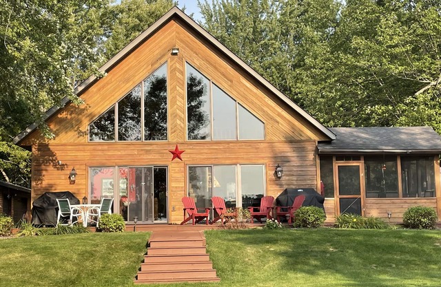 Beautiful four season chalet in northern Wisconsin Lakeshore