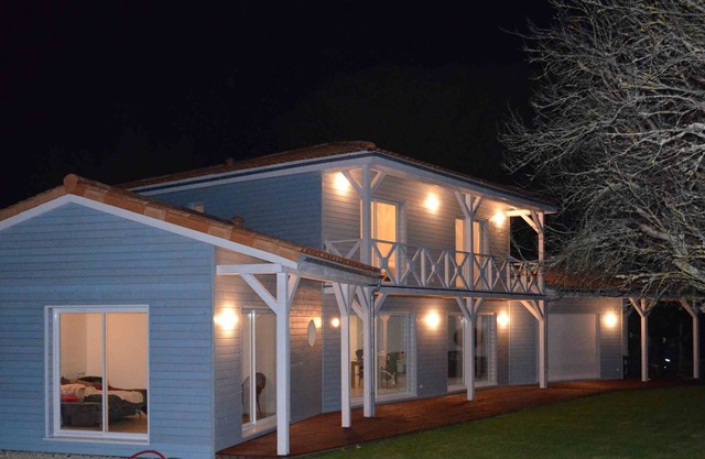 BEAUTIFUL HOUSE WOOD STYLE TROPICAL with HEATED POOL at 28 ° + SHELTER> BEACHES 80