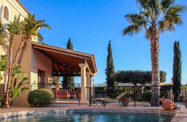 Beautiful frontline apartment in Mojacar Playa close to all amenities