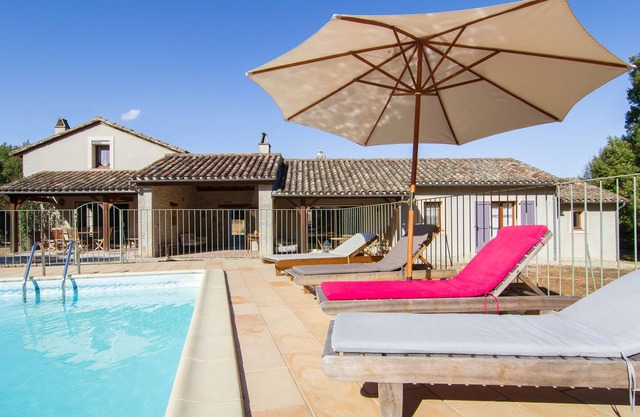 Beautiful gîte with large grounds and swimming pool