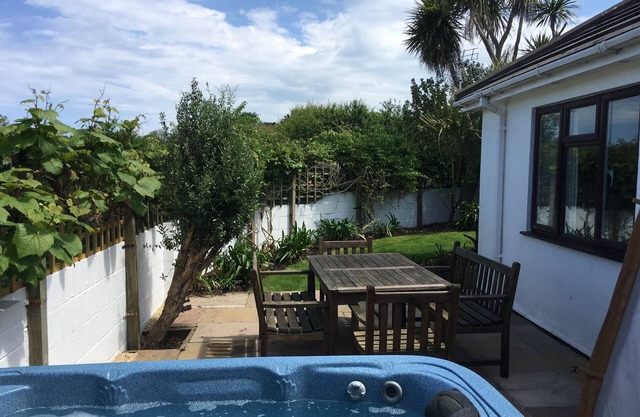 Beautiful ground floor apartment with sun terrace, garden and Hot Tub