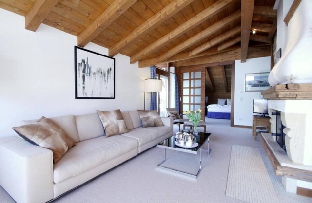 Beautiful high quality Chalet, 500m from ski lifts, 6 nights half board catered