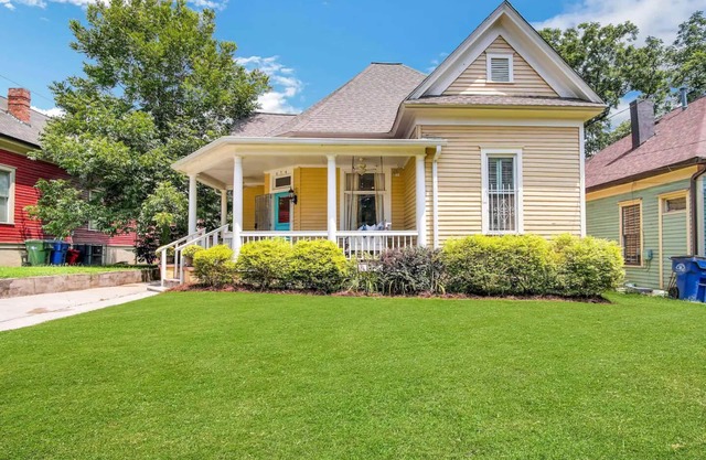 Beautiful Historic West End Home CLOSE to Downtown