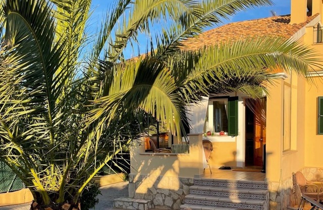 beautiful holiday home within walking distance to the beach on the popular east coast