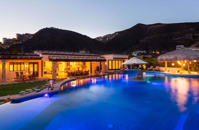 Beautiful Holiday Villa in a Prime Location in Cabo San Lucas 1007