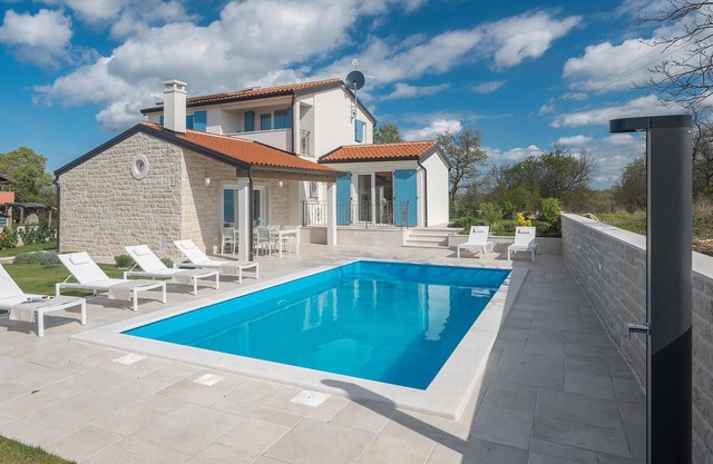 Beautiful home in Buje