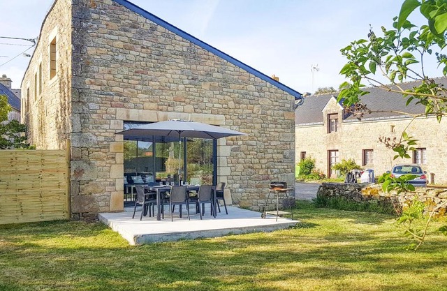 Beautiful Home In Erdeven With Wifi