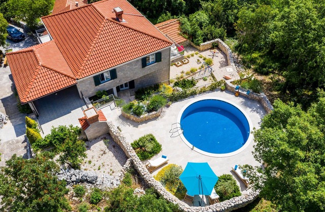 Beautiful home in Gromaca with WiFi