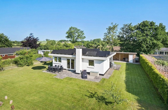 Beautiful home in Middelfart with WiFi