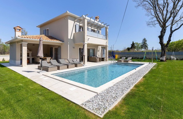 Beautiful home in Nedescina with WiFi