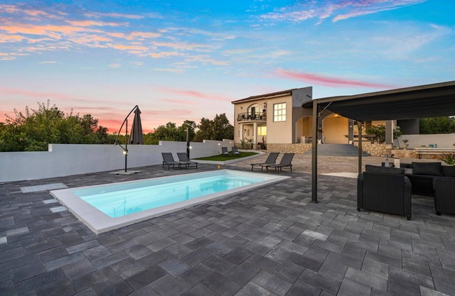 Beautiful home in Primosten with WiFi