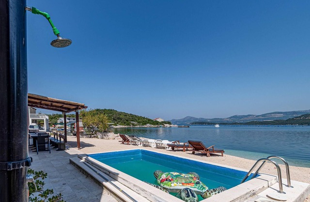 Beautiful home in Putnikovic with WiFi