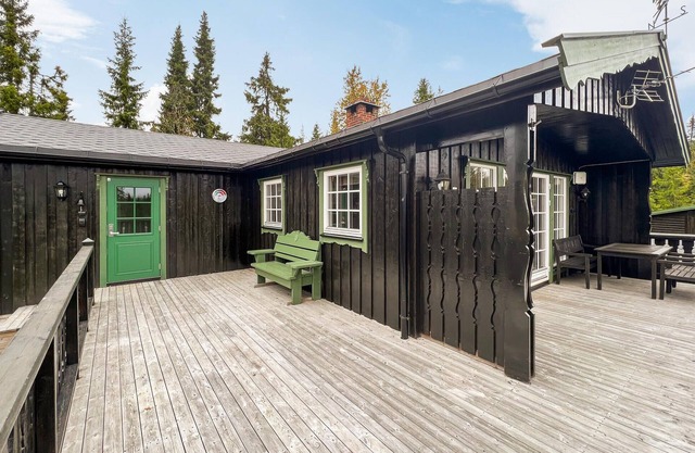 Beautiful home in Sjusjøen with kitchen