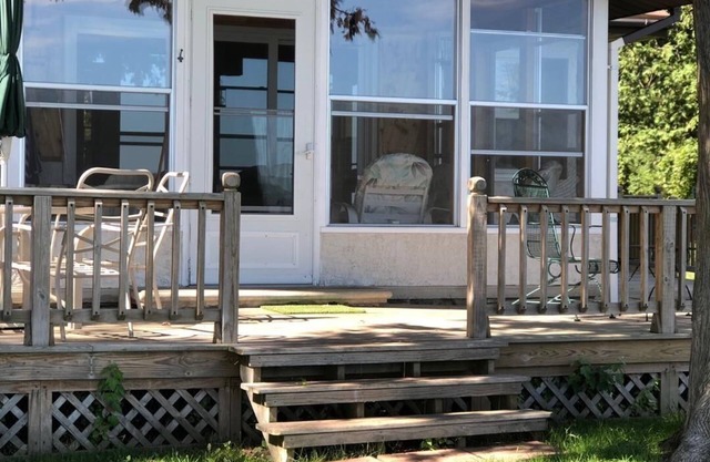 Beautiful Home on all sports Lake Bellaire. Boat to Torch Lake