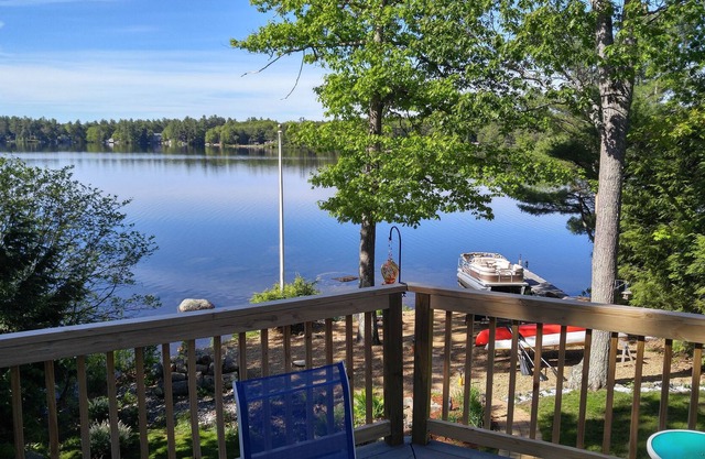 Beautiful home on Sunset Lake, Alton. Minutes to Winnipesaukee. Private beach!