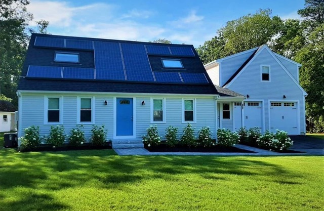 Beautiful home! Private game room, swimming pool and pets allowed.