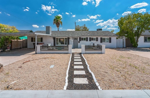 Beautiful home sleeps 6+ including king bed. Plus 3-hole putting green.