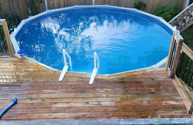 BEAUTIFUL HOME WITH POOL NEAR TRENT UNIVERSITY