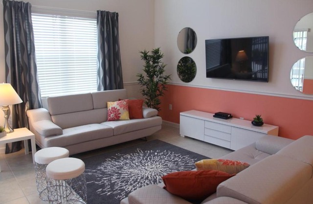 Beautiful home with themed bedroom near Disney