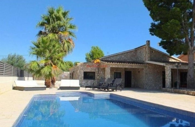 Beautiful house with private swimming pool, all on first floor