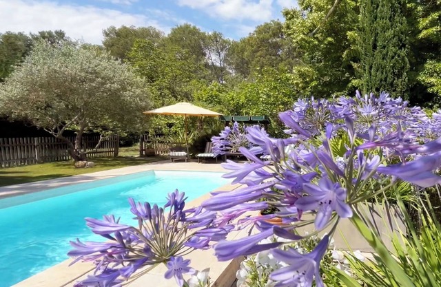 Beautiful House, Calm and Tranquility, with swimming pool. Close to Aix en Provence .