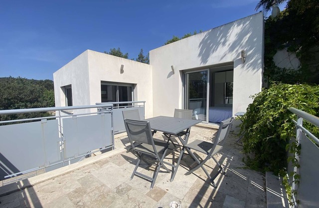 Beautiful house close to the beach and sea view in CAVALIERE LE LAVANDOU