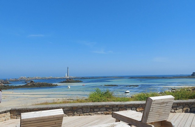 Beautiful house for 8 on Kervenni beach