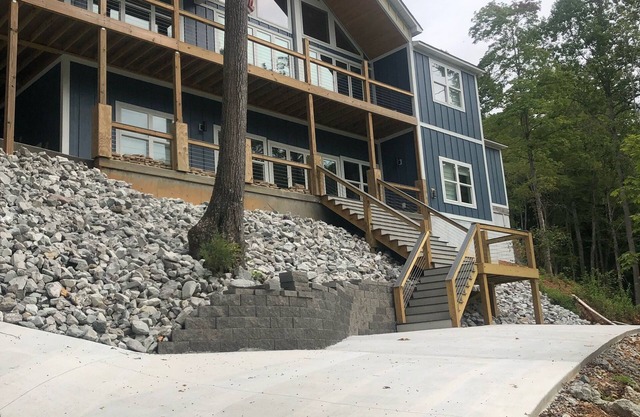 Beautiful house located in a quiet cove with easy walk to the lake.