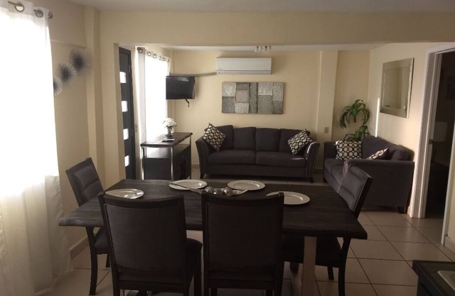 Beautiful House on 2nd Floor (Close to the airport!)