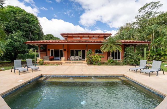 Beautiful House with Private Pool and Garden - Near Playa Conchal