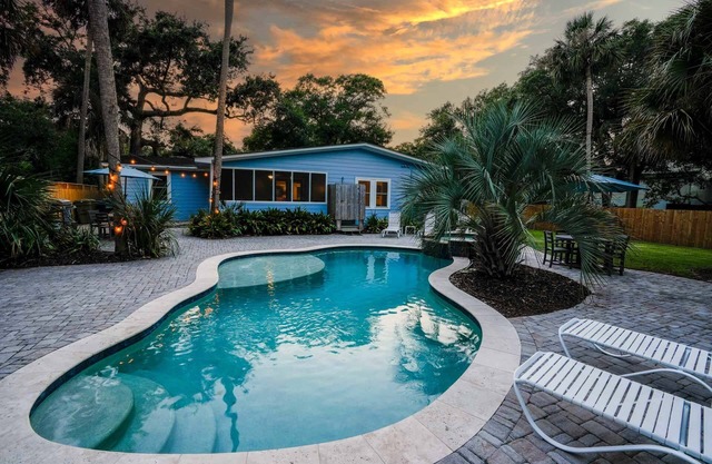 Beautiful Isle of Palms home with heated spa and private pool! Close to beach!