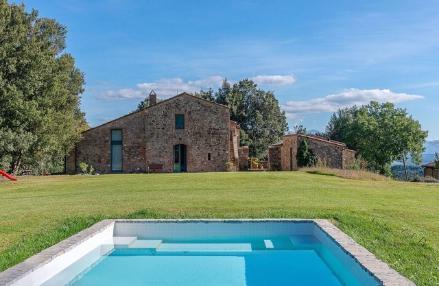 Beautiful villa for 12 people with private pool, WIFI, TV, terrace, pets allowed and panoramic .
